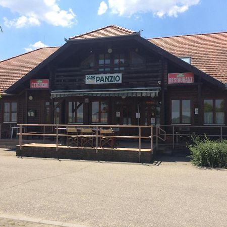 Bed and Breakfast Park Panzio*** Szolnok Esterno foto