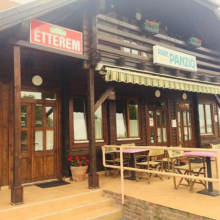 Bed and Breakfast Park Panzio*** Szolnok Esterno foto