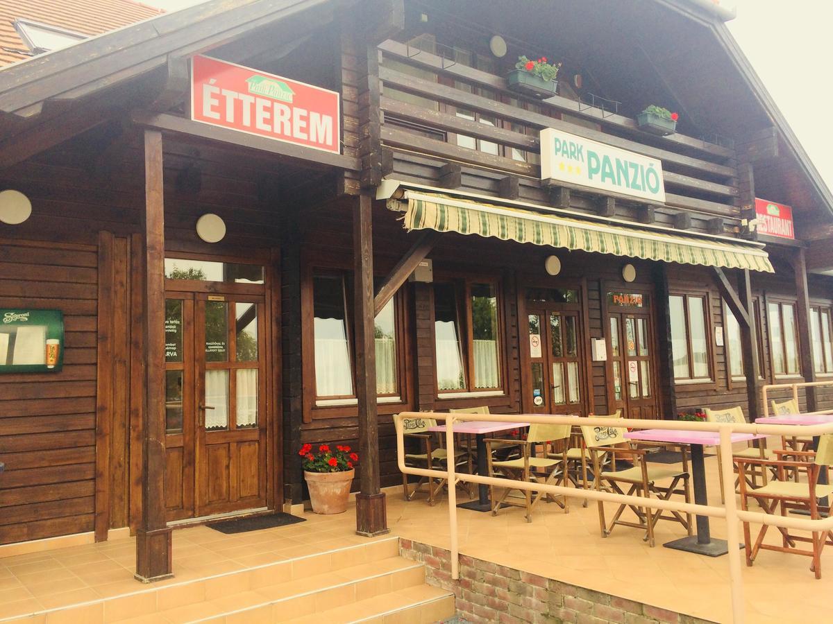 Bed and Breakfast Park Panzio*** Szolnok Esterno foto