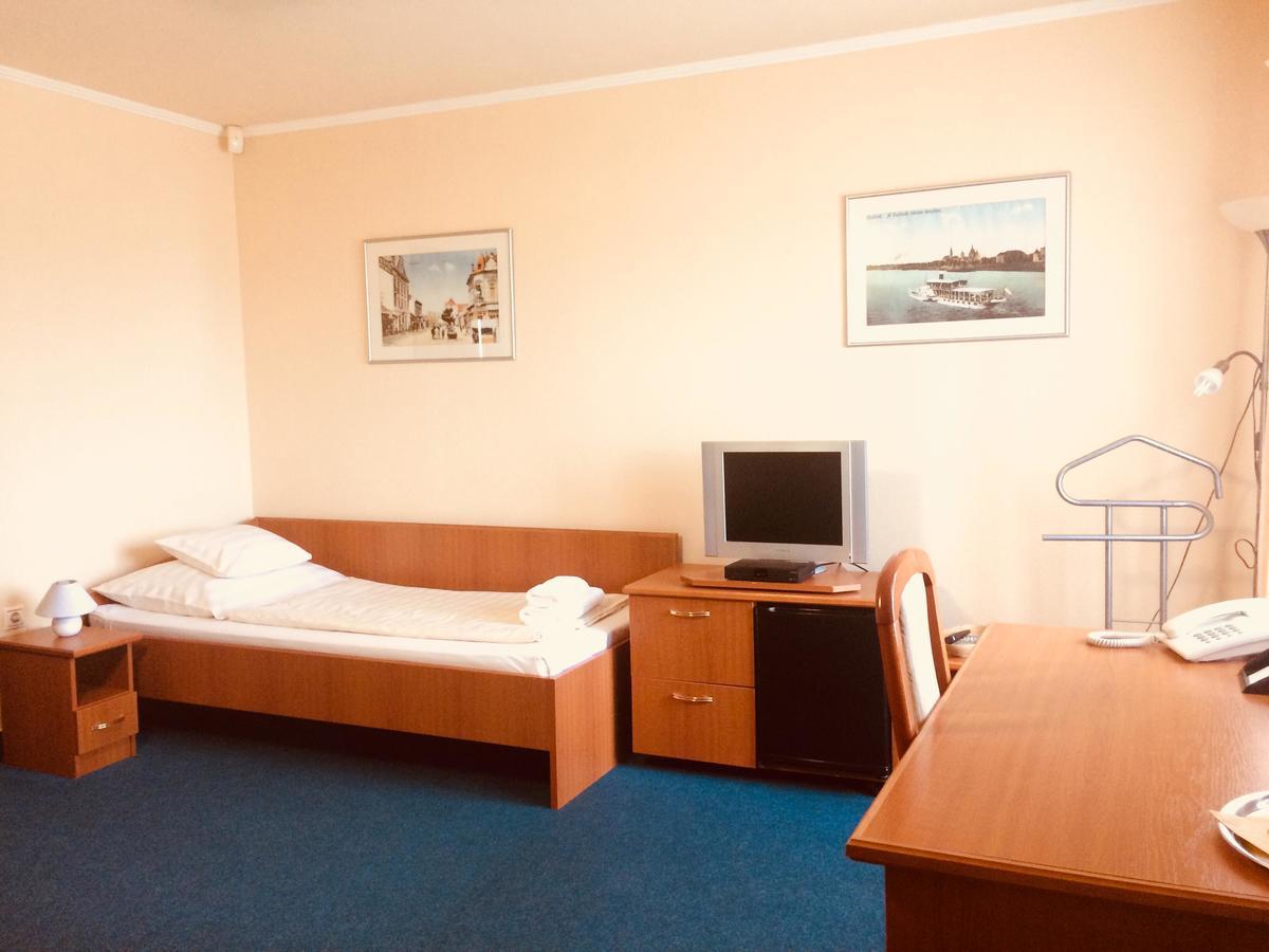 Bed and Breakfast Park Panzio*** Szolnok Esterno foto