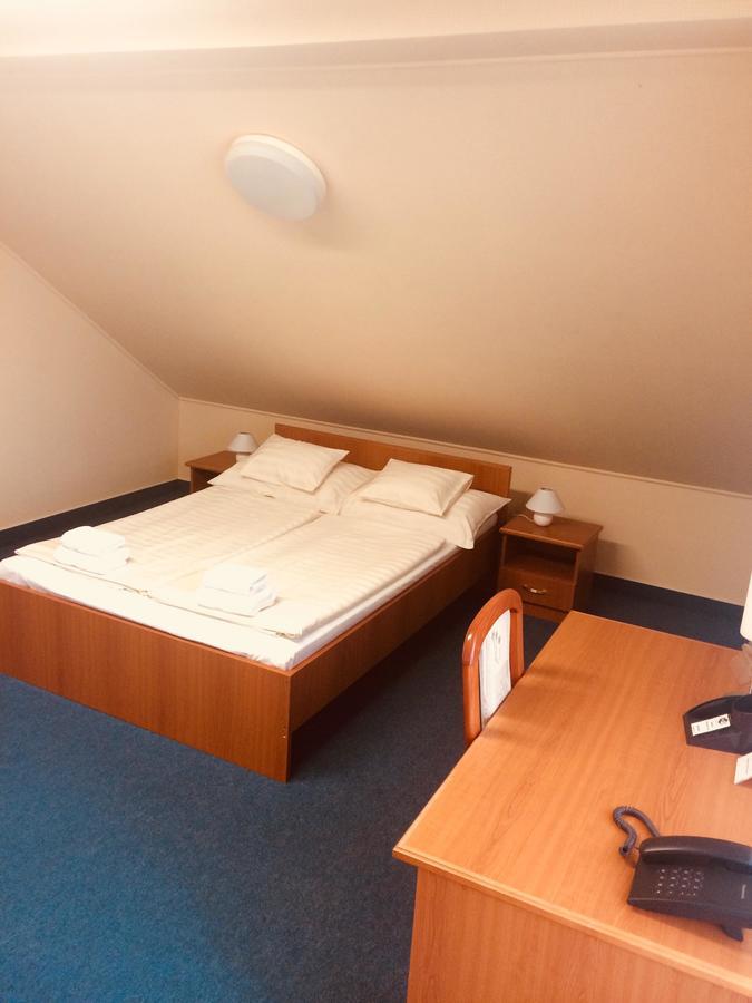 Bed and Breakfast Park Panzio*** Szolnok Esterno foto